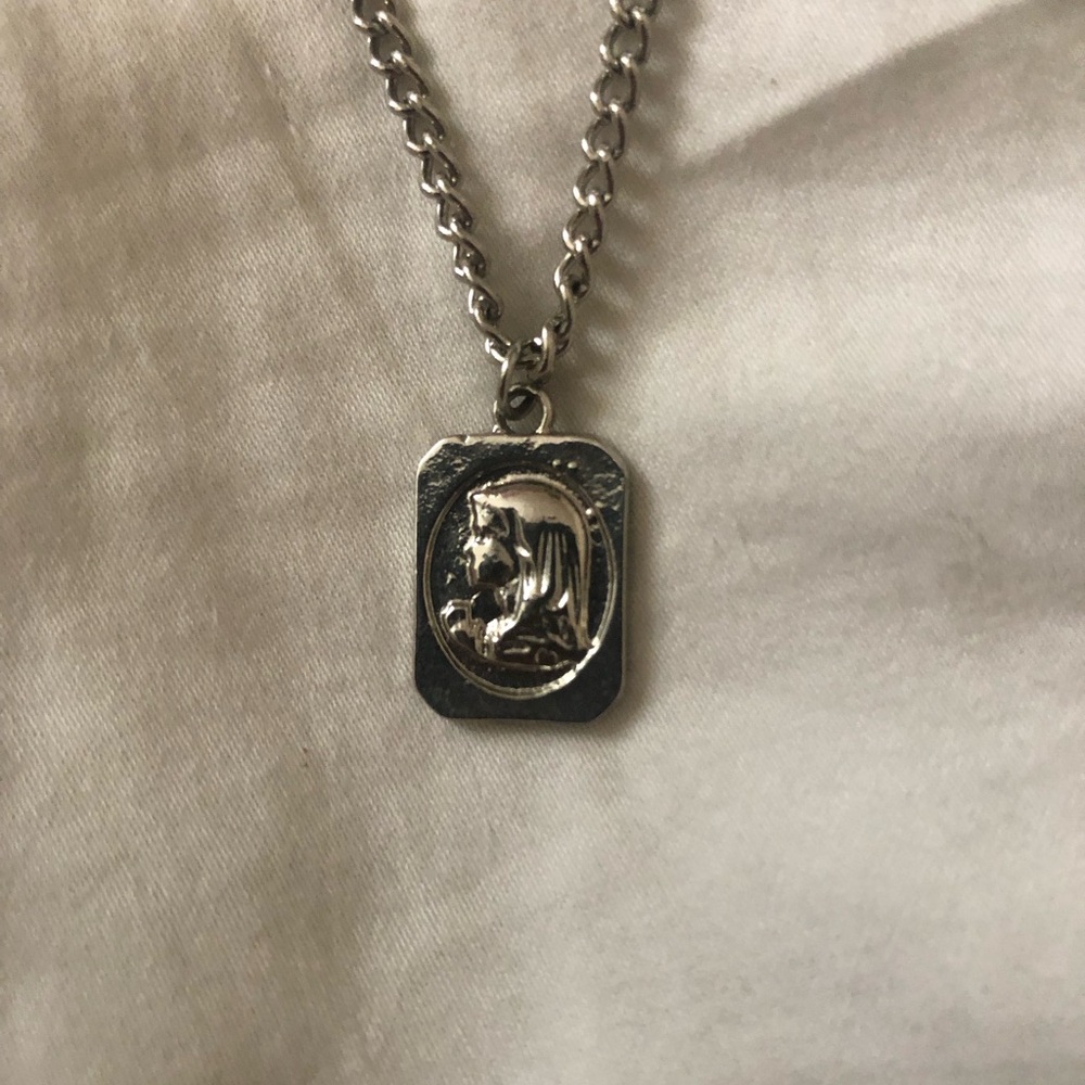 Elegant Mother Mary Chain